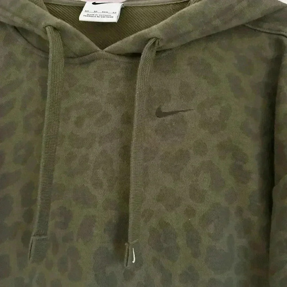 Nike Women's Dri-FIT Get Fit Leopard Print Pullover Hoodie - XS - Picture 6 of 6